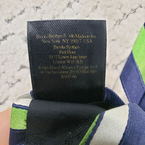 Brooks Brothers 100% Silk Tie OS Navy Green Stripe Preppy Officecore - Picture 4 of 8